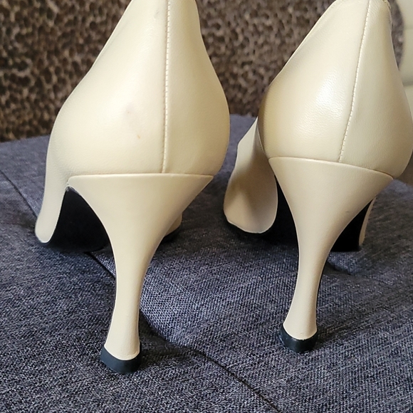 Shoes - Picture 4 of 4